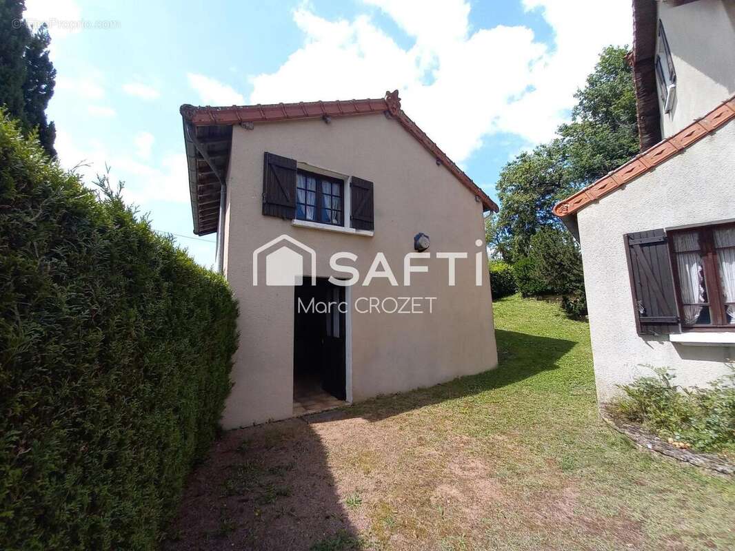 Maison 207 m² à Aigueperse  - photo 3