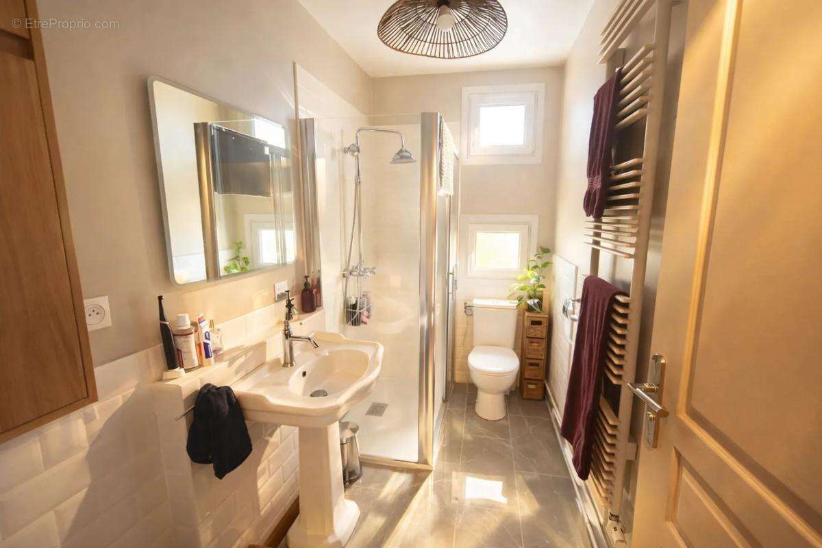 Maison à SAINT-MACAIRE-EN-MAUGES