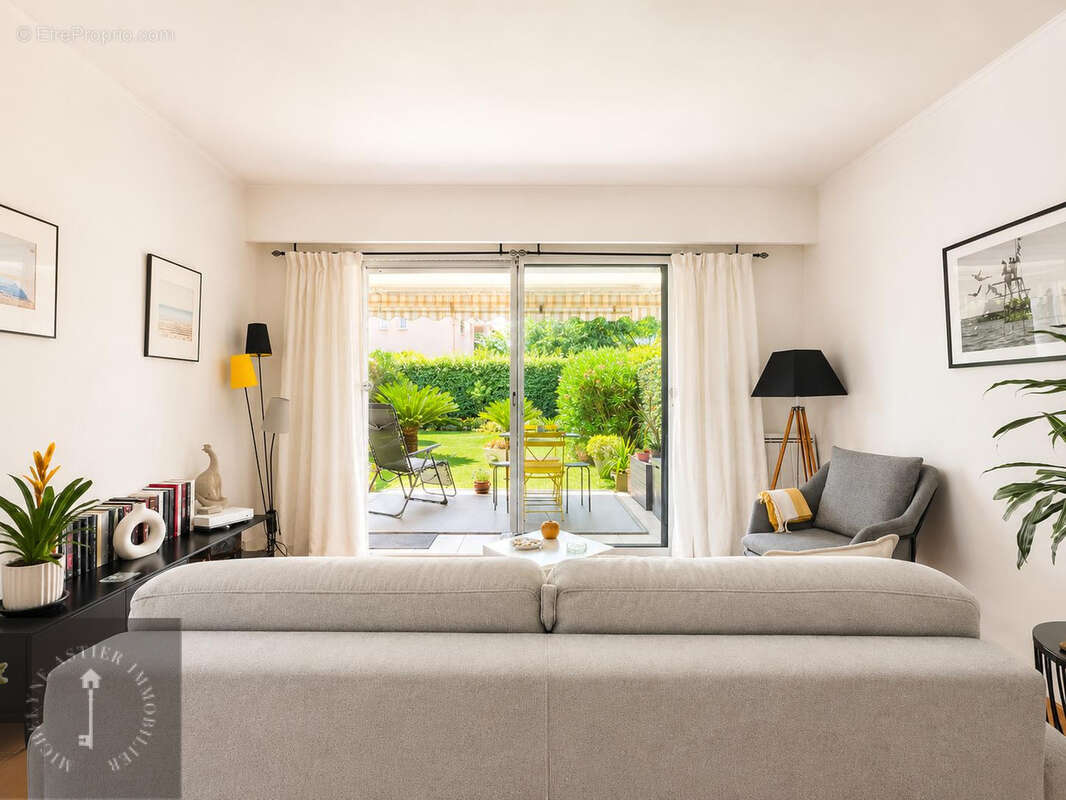 Appartement à SAINT-LAURENT-DU-VAR