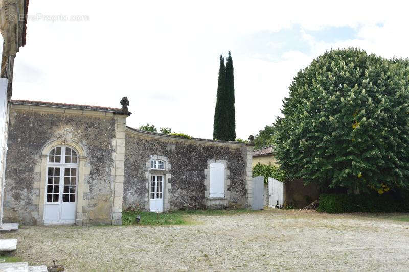 Maison à SAINT-JEAN-D'ANGELY