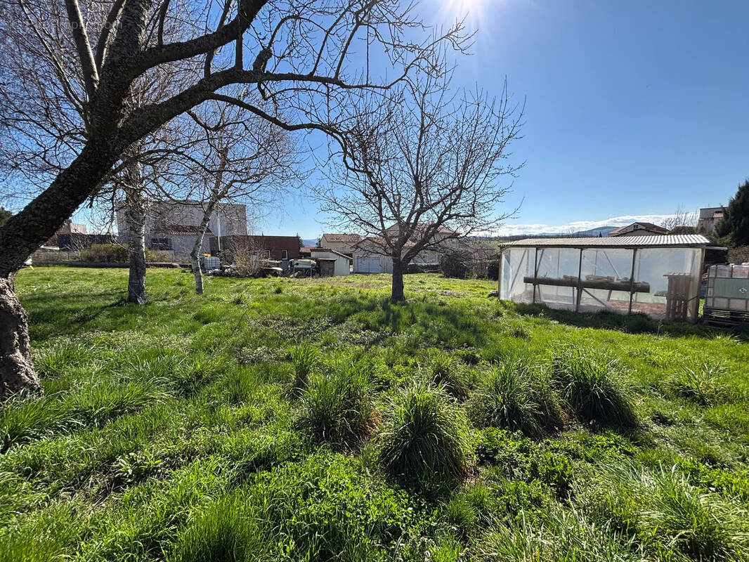 Terrain à LE MONTEIL
