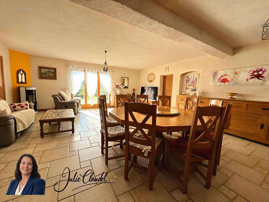 Maison à CHATEAUDOUBLE