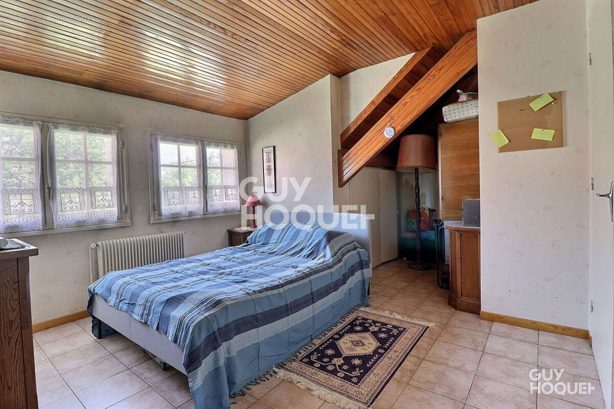 Maison à SAINTE-GENEVIEVE-DES-BOIS