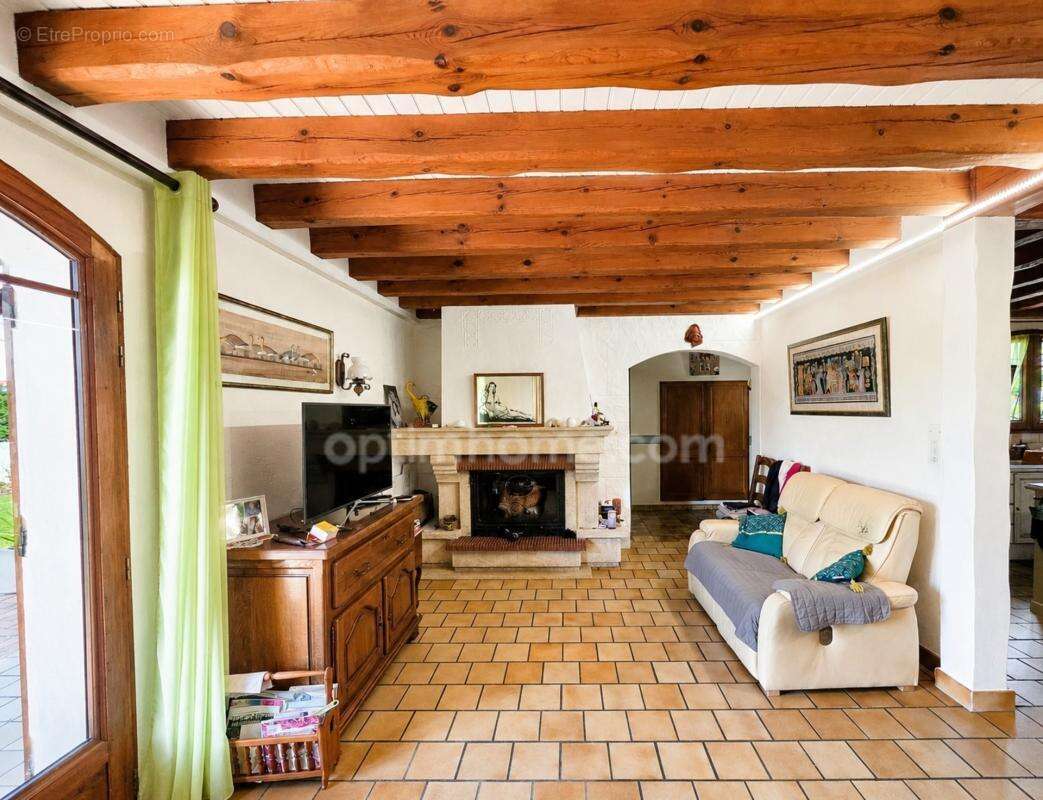 Maison 144 m² – 4 chambres – terrain 1 970 m² avec piscine – Salles 33770 - photo 4