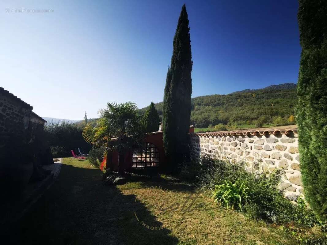 Maison à SAINT-MARTIN-SUR-LAVEZON