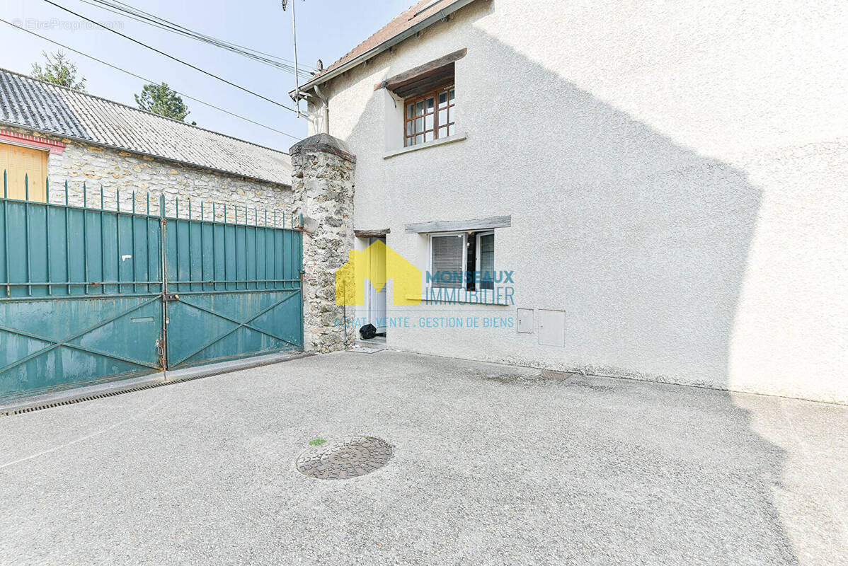 Appartement à SAINTE-GENEVIEVE-DES-BOIS