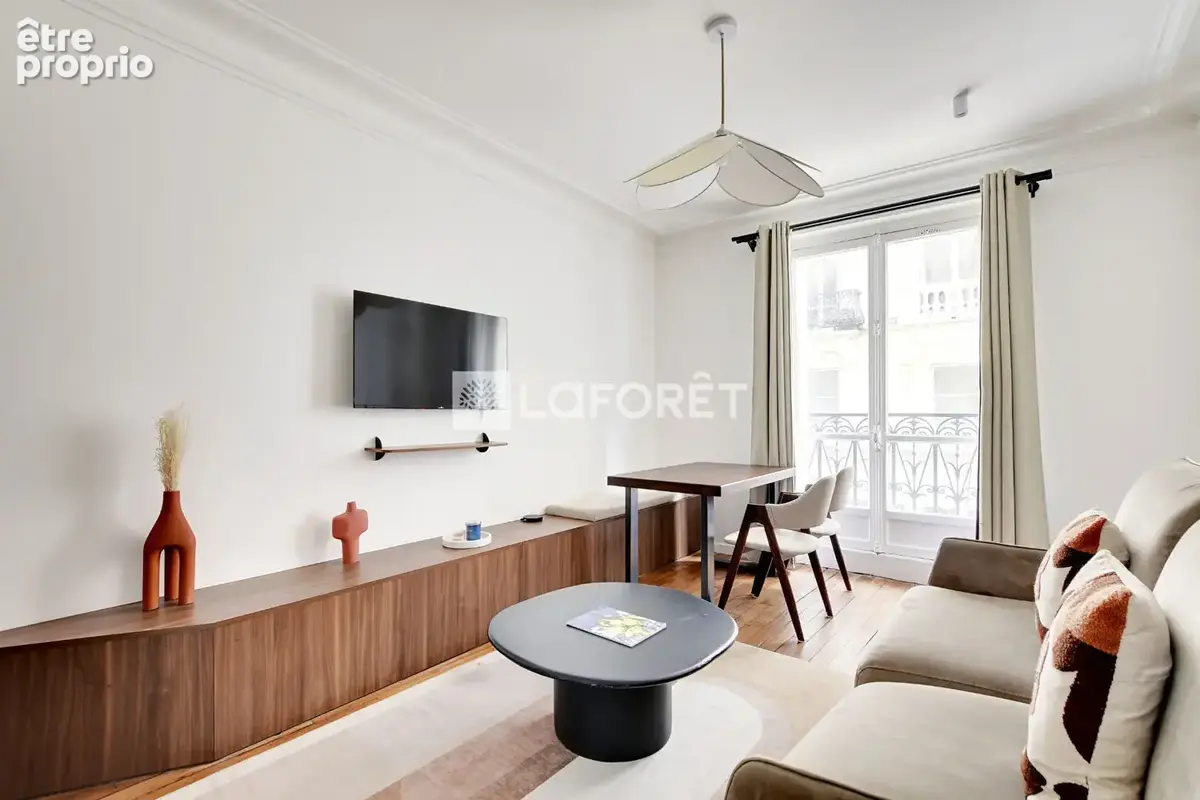Superbe 2 pièces de 42 m² entièrement rénové, au pied du métro Vaugirard, immeuble ancien ! - photo 2