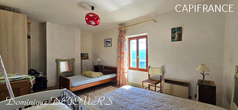 Maison à SAINT-MICHEL-DE-CHABRILLANOUX