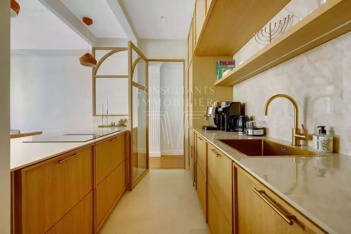 Appartement à PARIS-16E