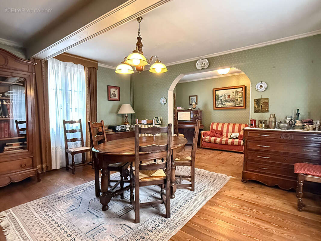 Maison à CREVECOEUR-LE-GRAND