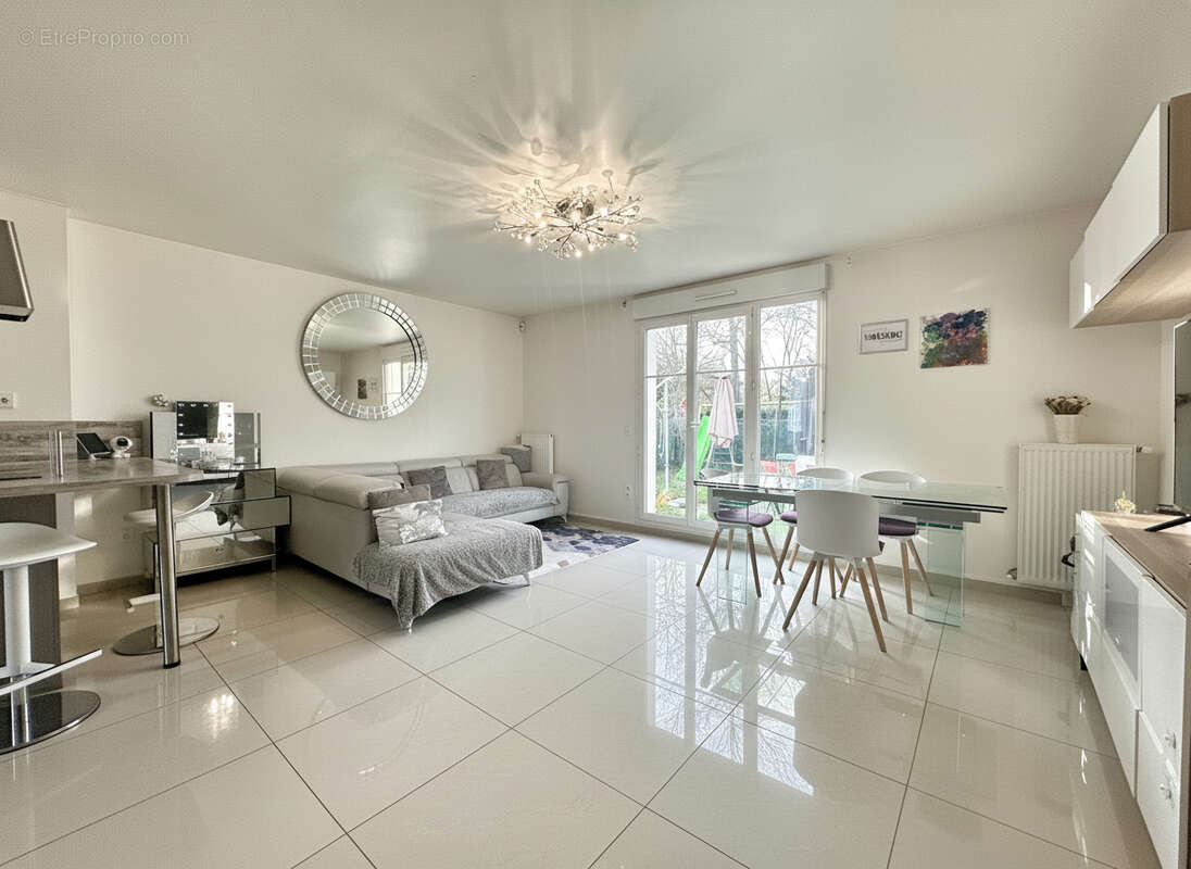 Maison à FONTENAY-LE-VICOMTE