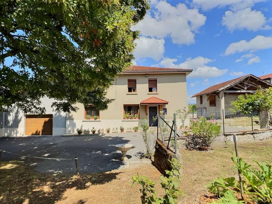 Maison à CHEVRIERES