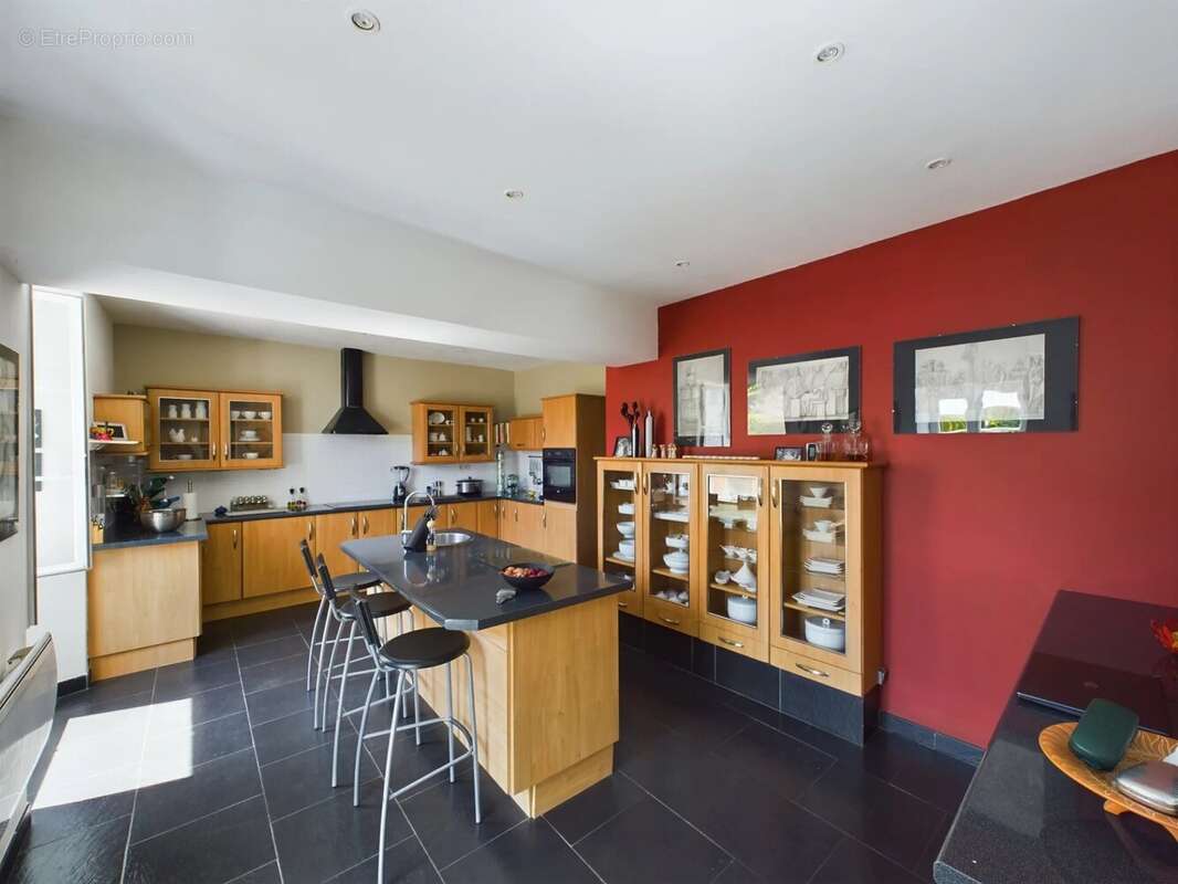 Belle rénovation pour cette Maison de village de 3 chambres/3 salles de bain avec jardins paysagers. - photo 4