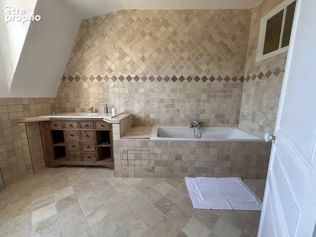 Exceptionnel château XIXème rénové sur 24ha avec piscine - photo 30