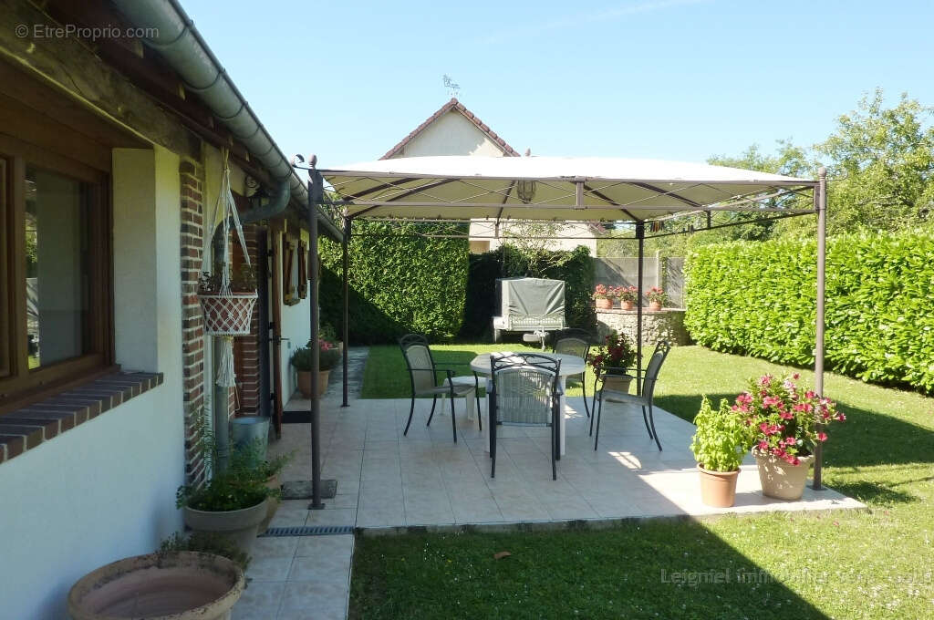 Maison à VILLENEUVE-SUR-YONNE