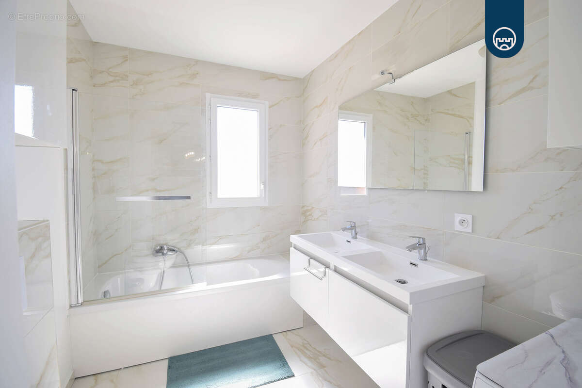 Appartement à SAINT-LAURENT-DU-VAR