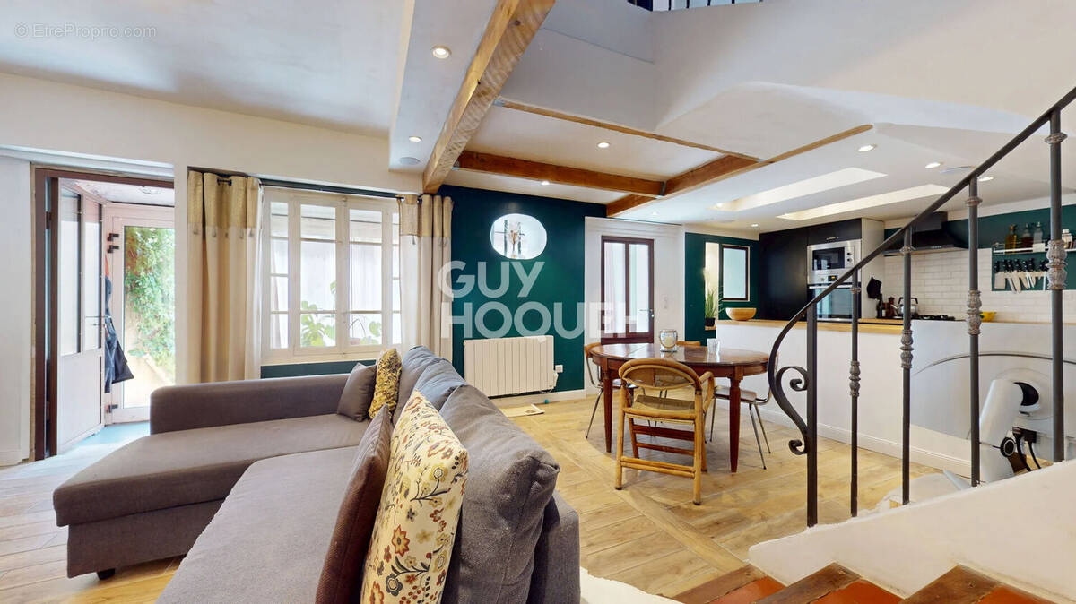 Maison à L'ISLE-SUR-LA-SORGUE