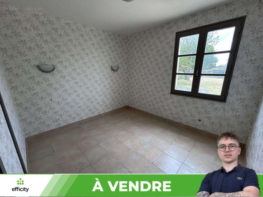 Maison à MONTS-SUR-GUESNES