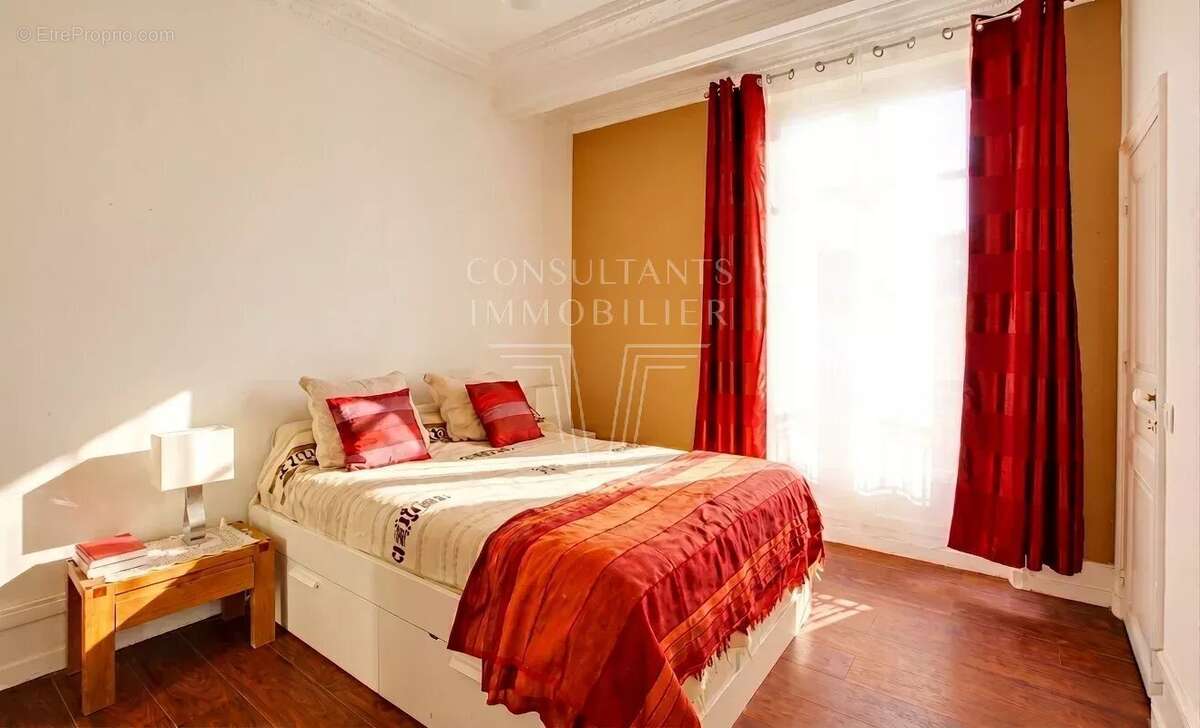 Appartement à PARIS-7E