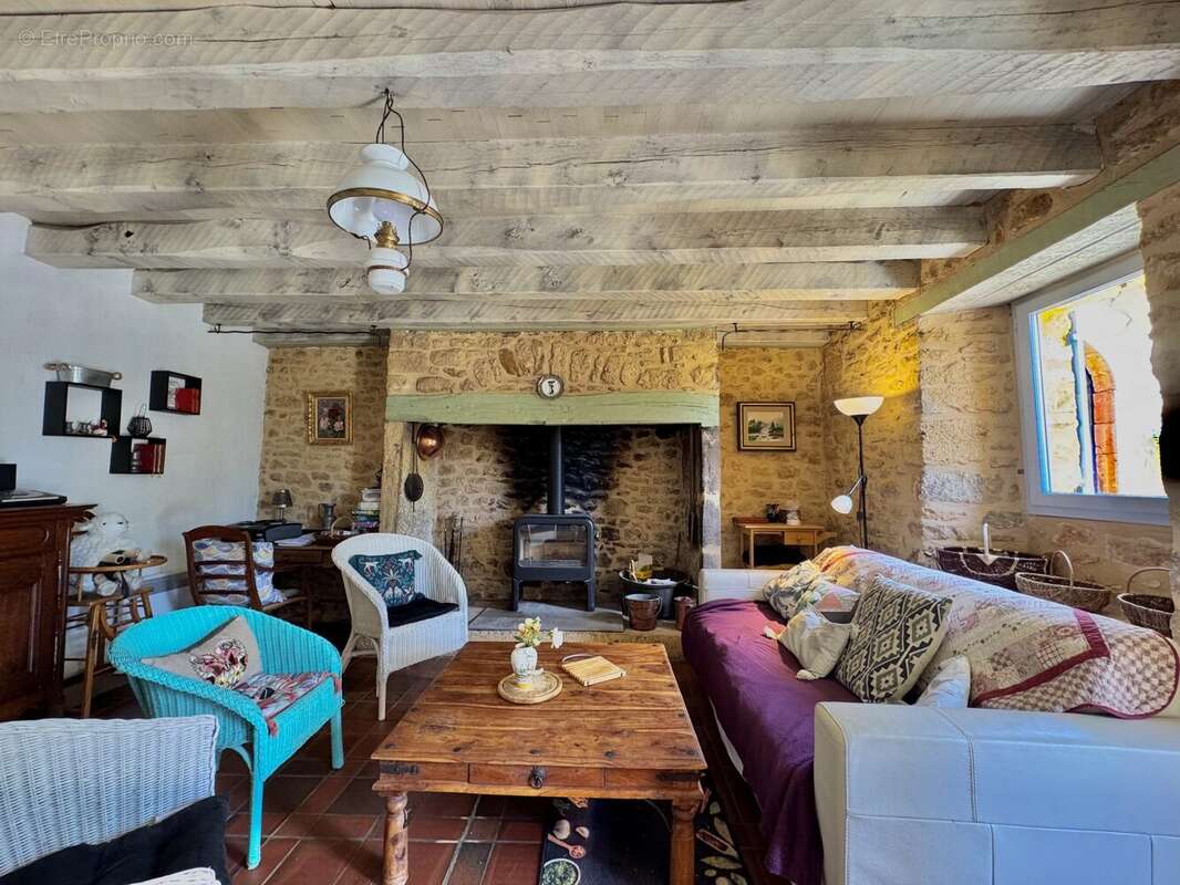 Maison à SAINT-CHAMASSY