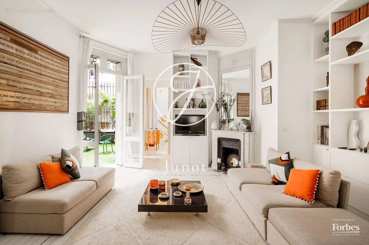 Appartement à PARIS-16E