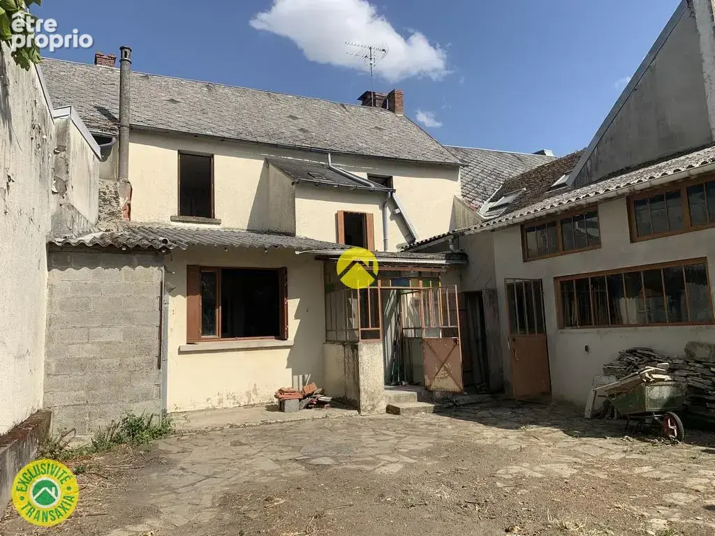 Belles surfaces au cœur du village - photo 2
