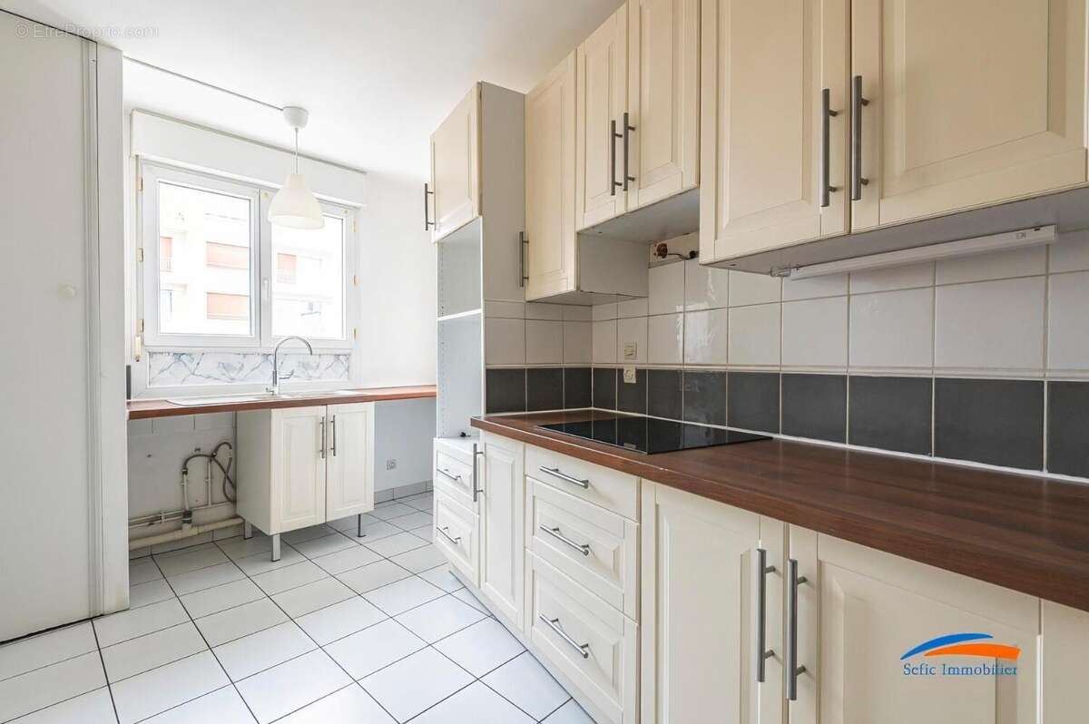   - Appartement à REIMS