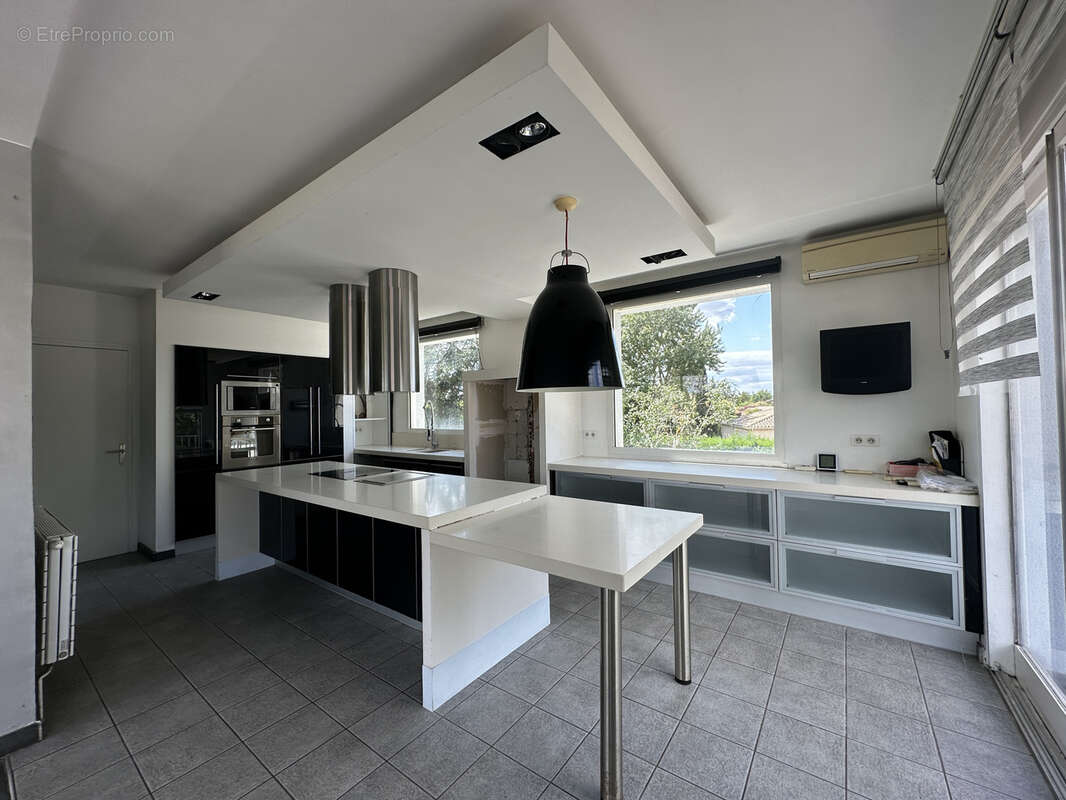 Roquefort rive gauche - maison familiale avec piscine et terrain - photo 9