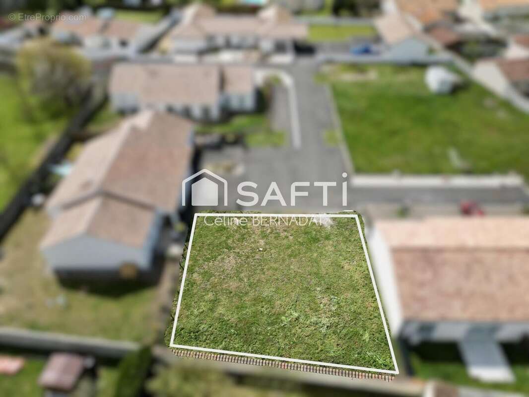Photo 2 - Terrain à ANGLES