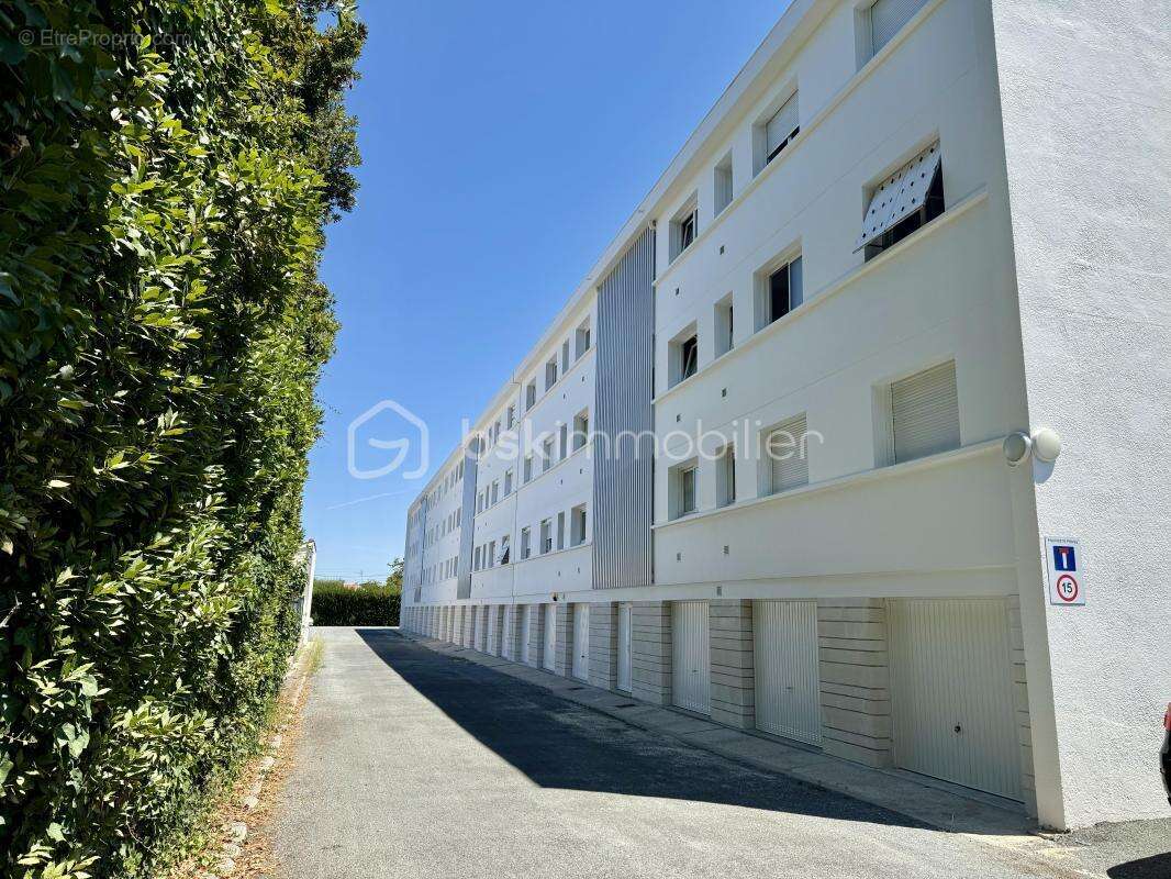 Appartement lumineux cinq pièces avec balcon, garage et cave - ROYAN à 10 minutes à pied de la plage de Pontaillac et du pigeonn - photo 18