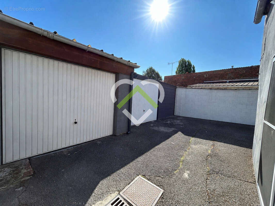 LYS-LEZ-LANNOY - Immeuble de rapport à fort potentiel - Commerces loués + Grand duplex libre - photo 17