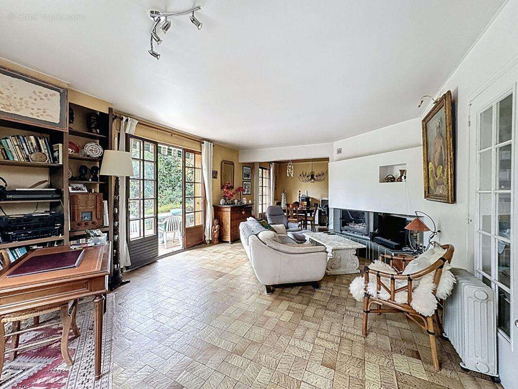 Maison à VERRIERES-LE-BUISSON