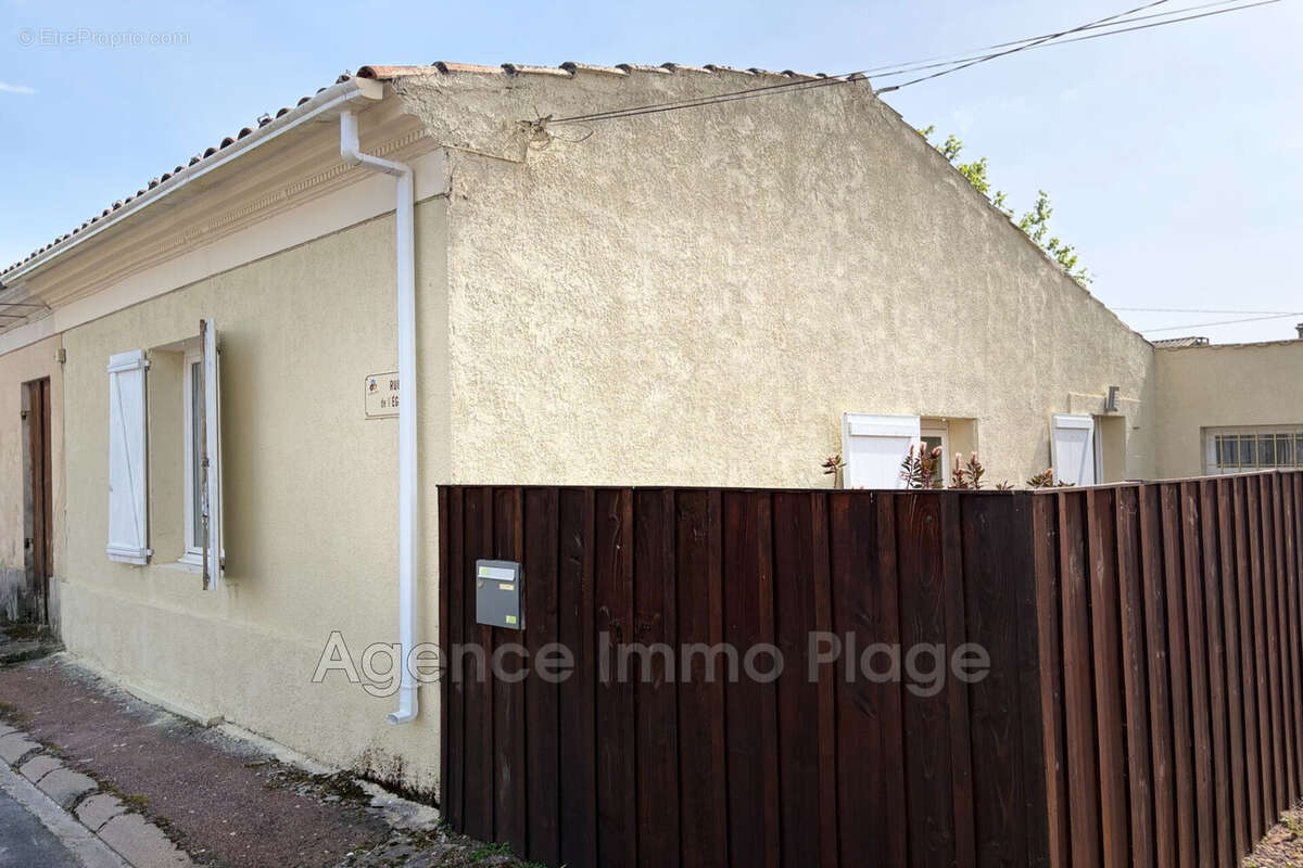 Maison à JAU-DIGNAC-ET-LOIRAC