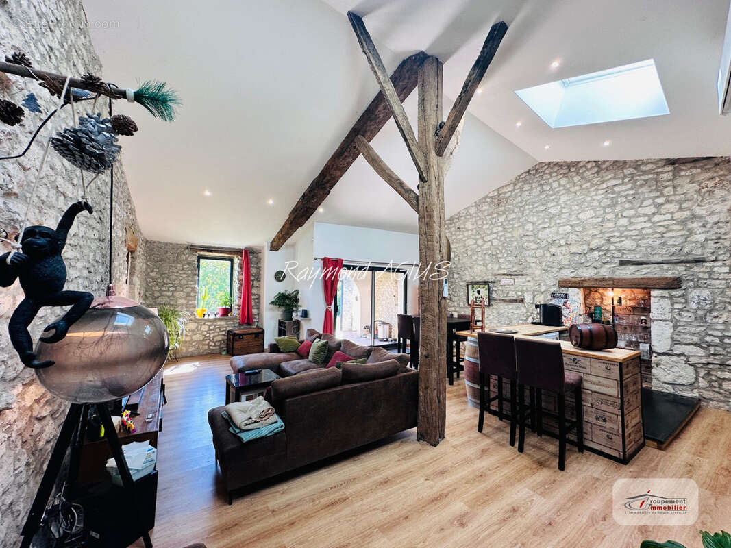 Charmante maison traditionnelle en pierre avec annexe indépendante et piscine de 15 x 6 m - photo 9