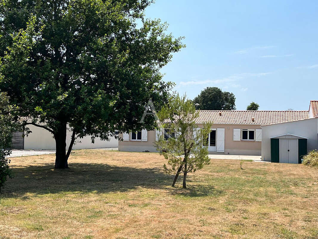 Maison familiale parfaitement entretenue avec extension récente, jardin d'hiver et terrain clos de 1 180 m² - photo 9