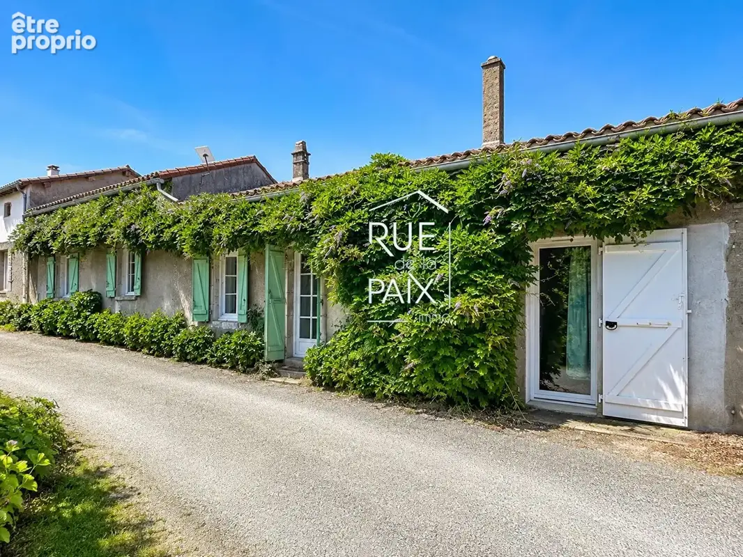 Maison à FENIOUX
