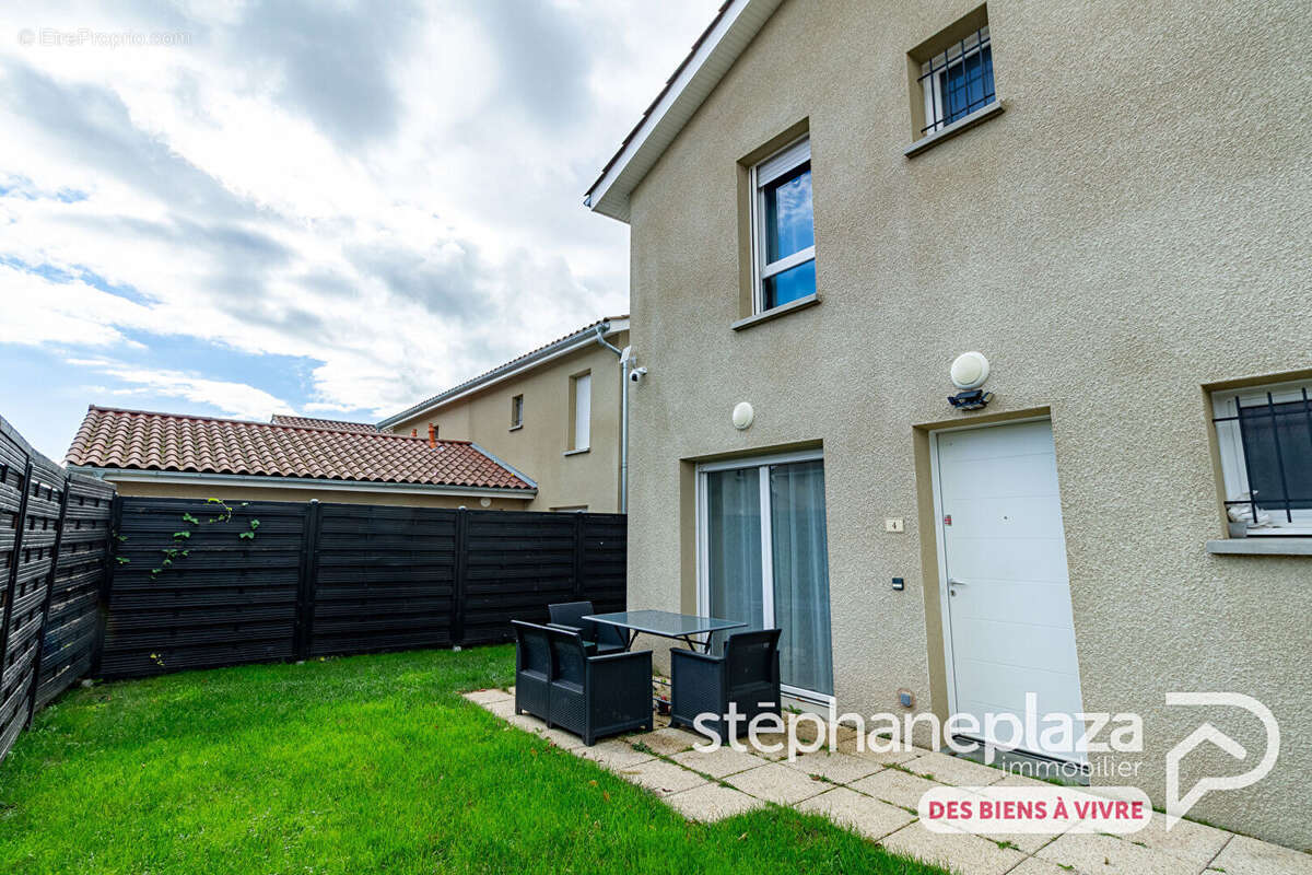 Maison à SAINT-PAUL-DE-VARAX