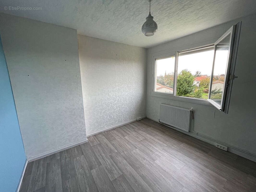 Maison à SAINT-MACAIRE-EN-MAUGES