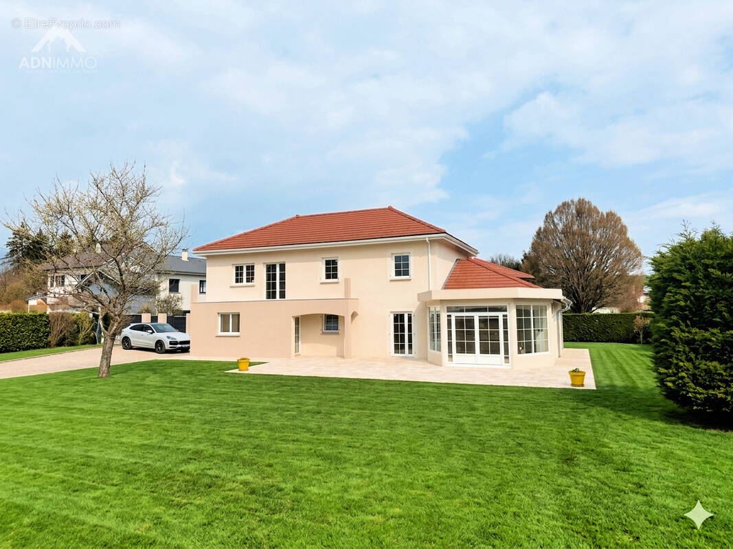 Maison à SAINT-GENIS-POUILLY