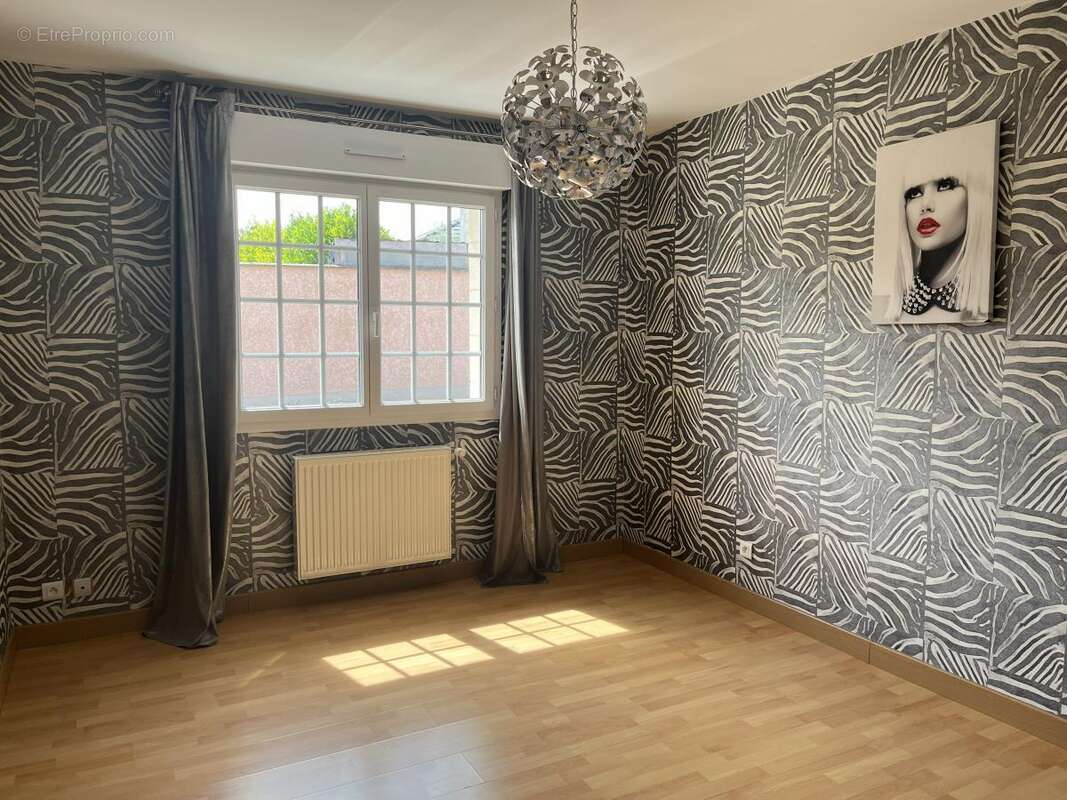 Maison 168 m² à Cheniers  - photo 9