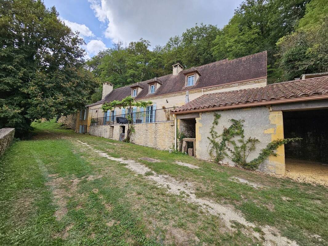 Maison à MAUZAC-ET-GRAND-CASTANG