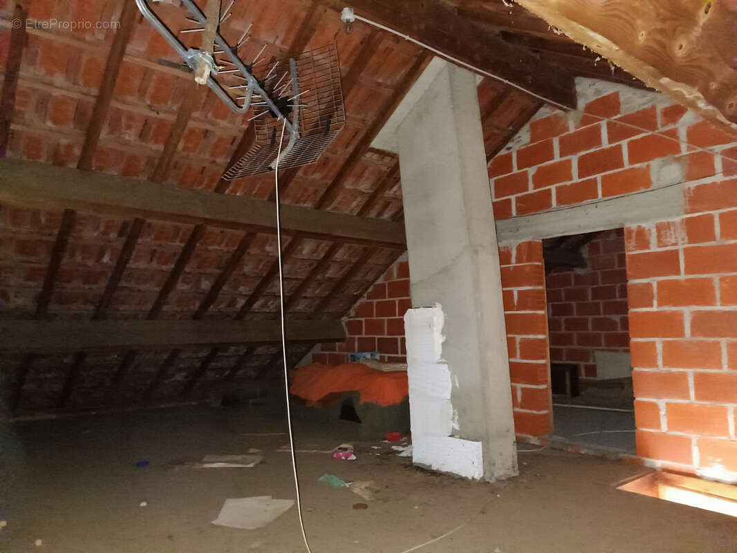 Maison à JOUET-SUR-L'AUBOIS