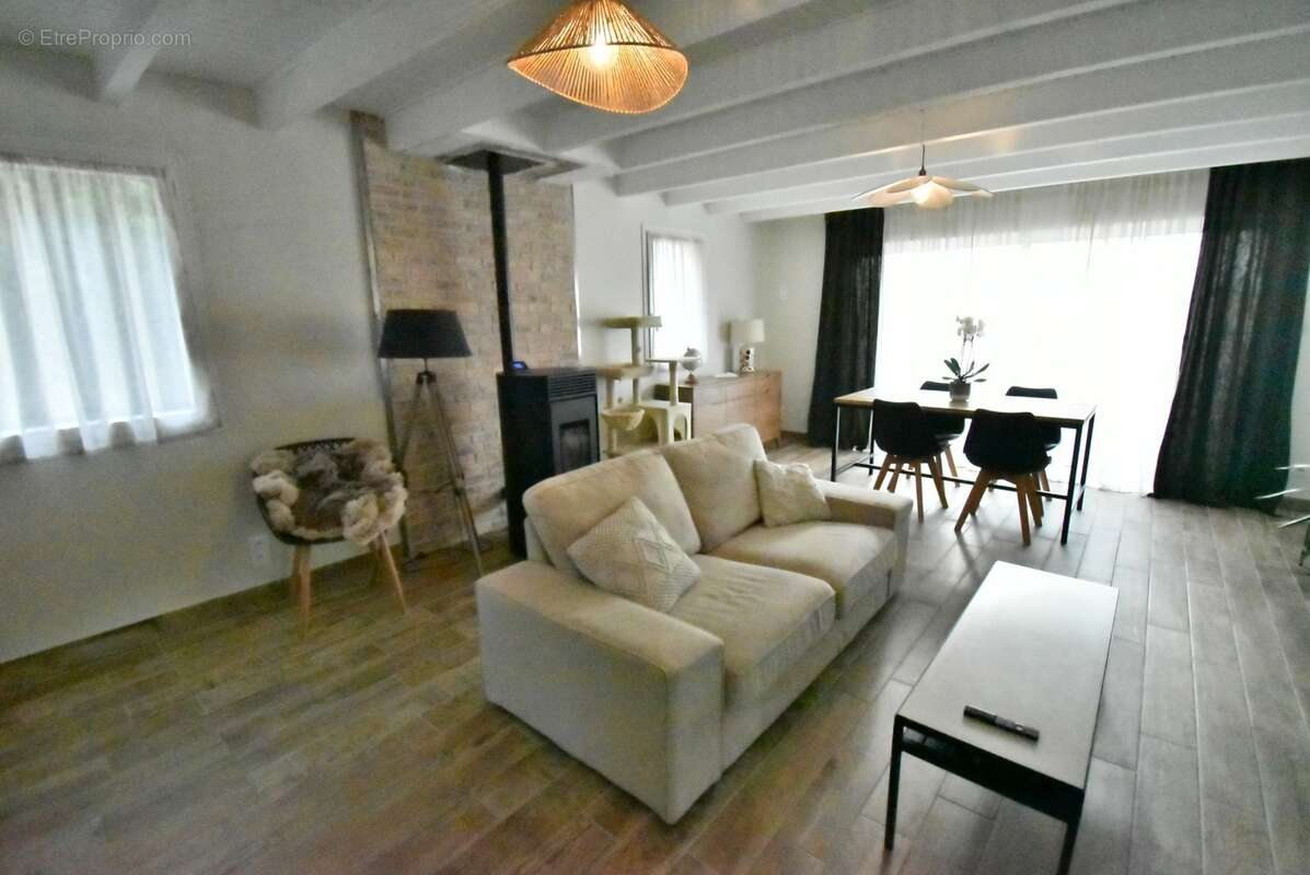 Maison à vendre 4 pièces  (16) FLEAC  3 chambres, garage, véranda et terrain - photo 2