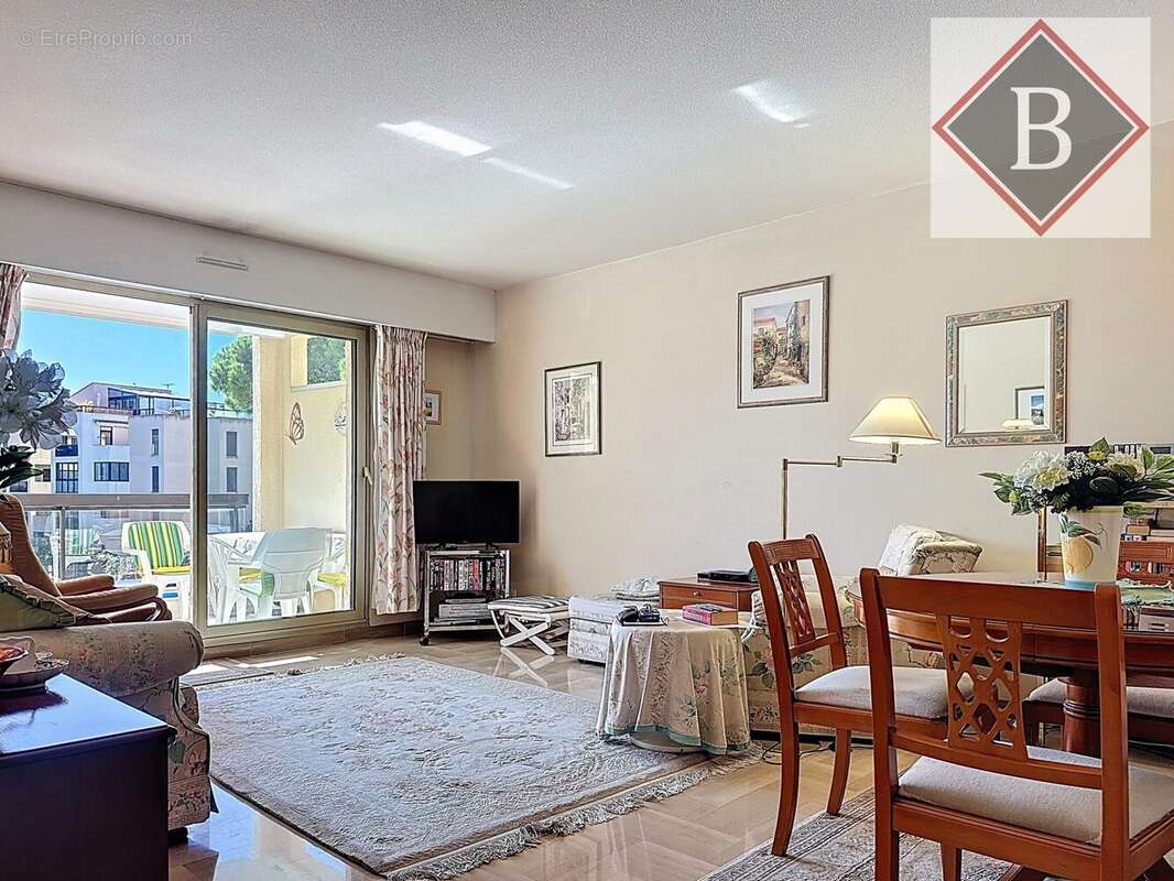 Appartement à MOUGINS