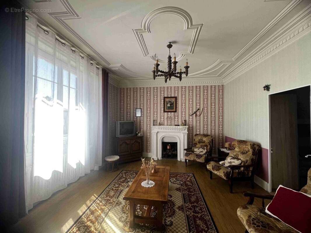 Maison 226 m² à Saint-Laurent-De-Ceris  - photo 3