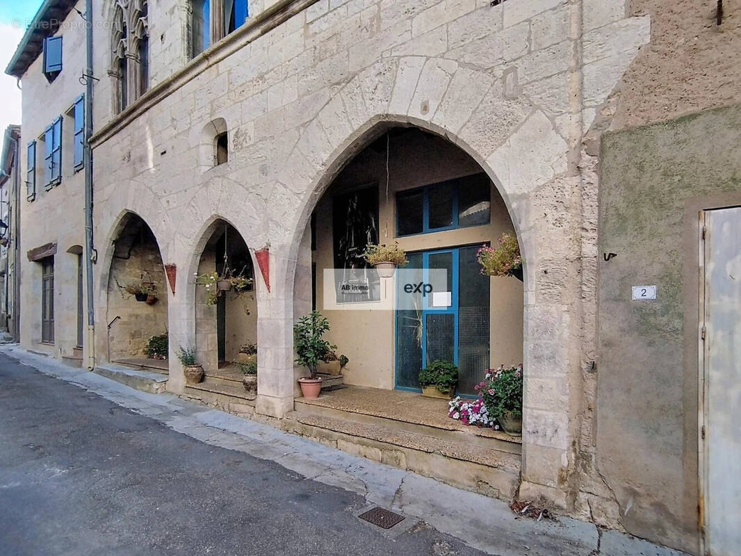 Commerce à PUYLAROQUE