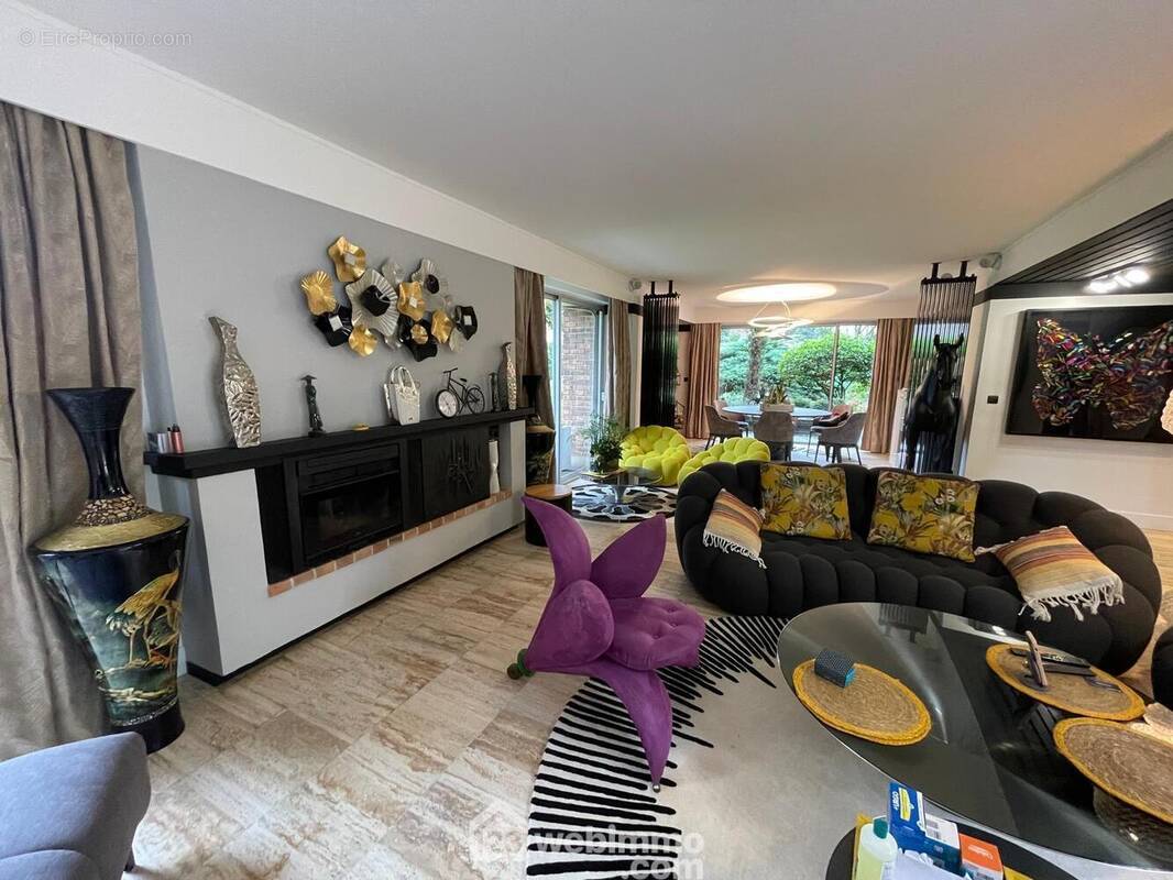 Maison 308 m² à Cuts  - photo 2