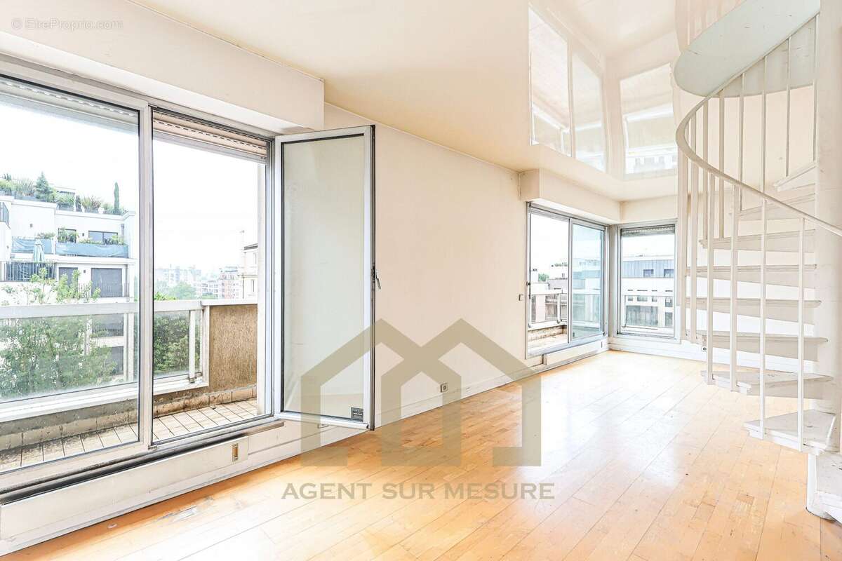 Appartement à NEUILLY-SUR-SEINE