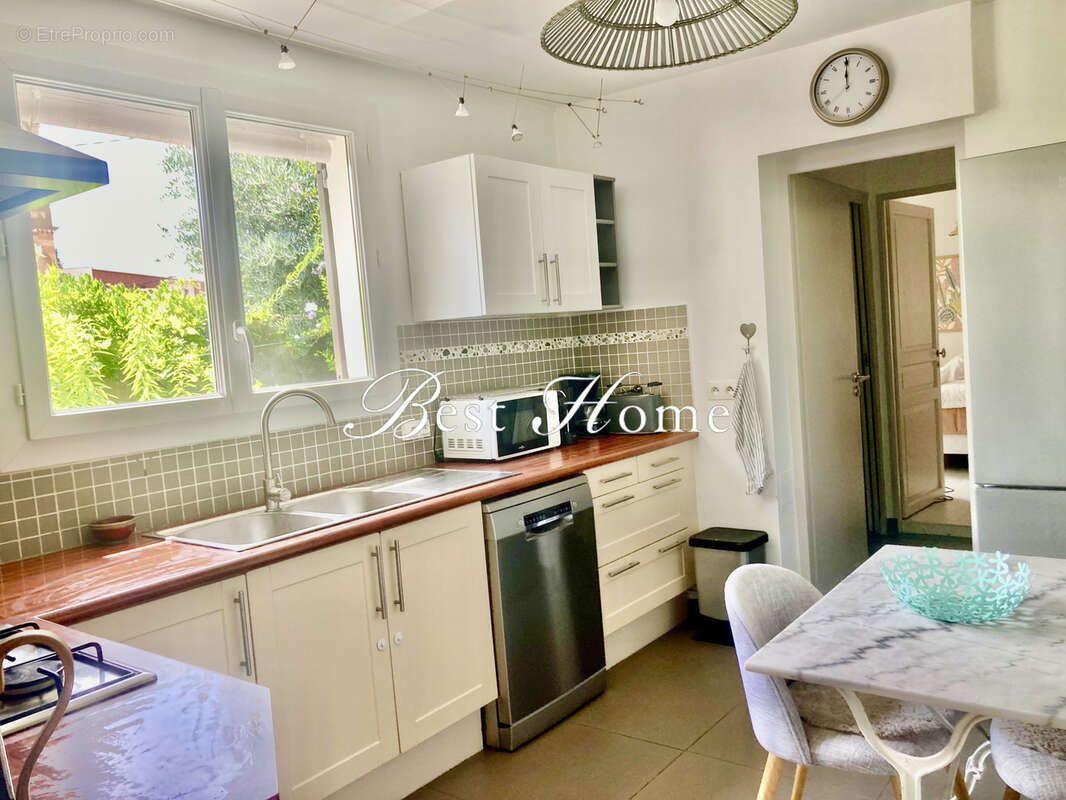 A vendre. Rare, sur les collines de Nîmes, proche du centre ville. Vente, maison de ville de type 4  avec jard - photo 7