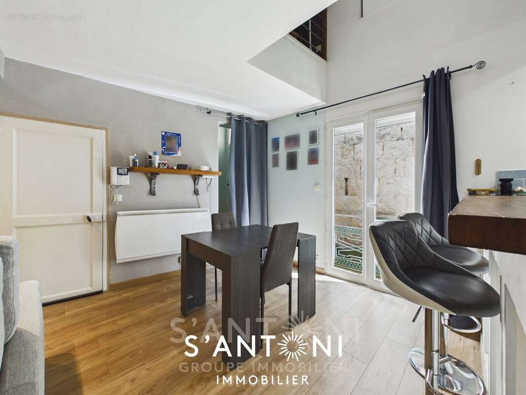 Appartement à POUSSAN